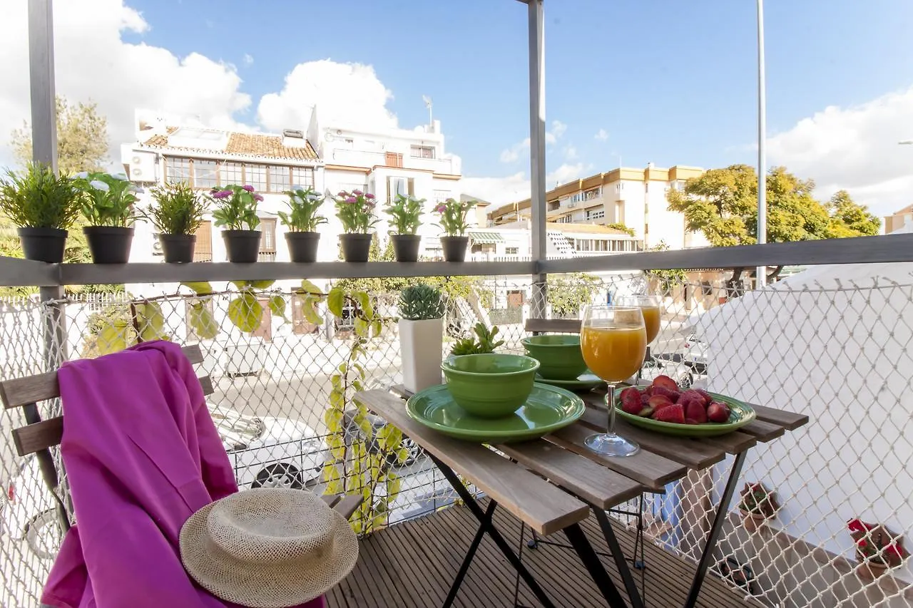 Malaga Holiday Pedregalejo酒店